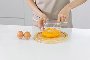 batiendo huevos